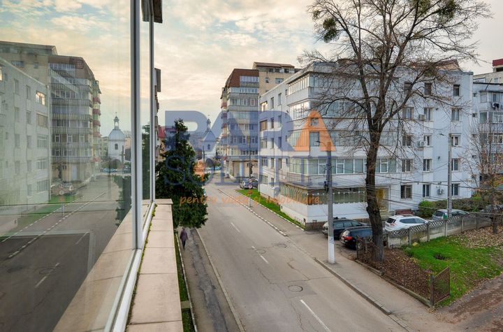 Apartament 3 camere, 82 mp + 16 m balcon, Str. veronica Micle anunturi imobiliare Neamt