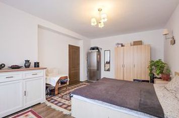 Casă spațioasă de vânzare – Strada Republicii nr. 105, Dragomirești anunturi imobiliare Bucuresti