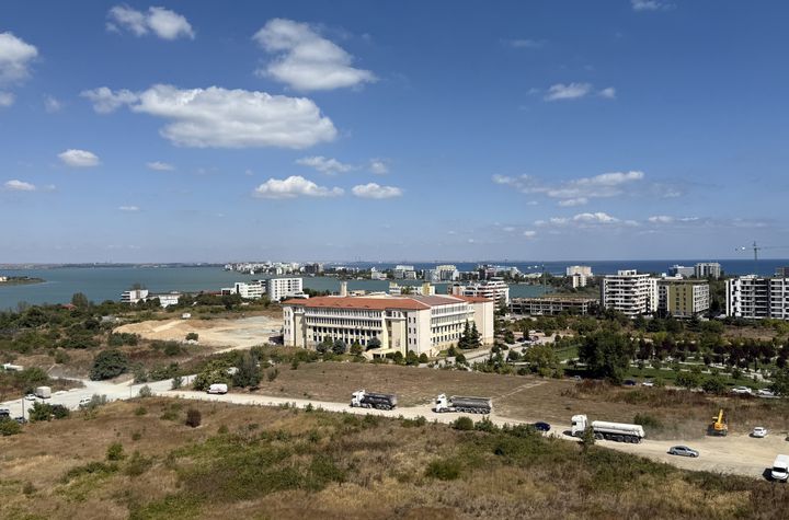 Apartament 4 camere de vanzare UNIVERSITATE - Constanta anunturi imobiliare Constanta
