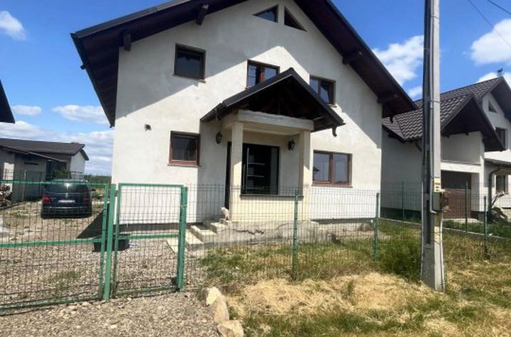 Vilă - 5 camere de vanzare RADAUTI - Suceava anunturi imobiliare Suceava