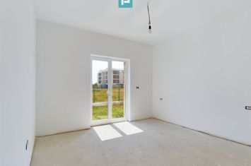 Apartament cu 3 camere, curte proprie, zona Torontalului anunturi imobiliare Timis