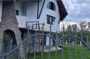 Vilă - 6 camere de vanzare NORD-EST - Suceava anunturi imobiliare Suceava