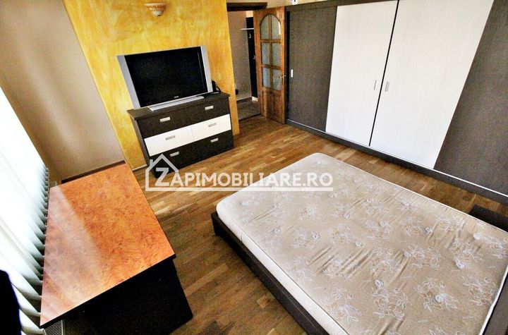 Apartament 4 camere la casă  de închiriat,zona Platou anunturi imobiliare Mures