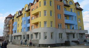 ANL construieşte fără să vândă, privaţii vând fără să construiască