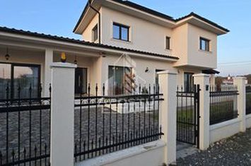 Casa individuala deosebita cu 5 camere, 3 bai, demisol si garaj, Sag anunturi imobiliare Timis