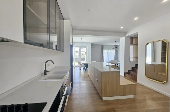 ULTIMELE 2 CASE- VANZARE VILE ZONA PIPERA LAC! anunturi imobiliare Bucuresti