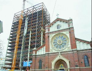 Oprescu: Las bucureştenii să decidă soarta Cathedral Plaza