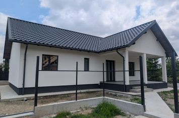 Casă - 4 camere de vanzare BACAU - Bacau anunturi imobiliare Bacau