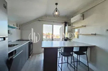 Locuință cochetă la mansardă, cu balcon și boxă de depozitare anunturi imobiliare Iasi