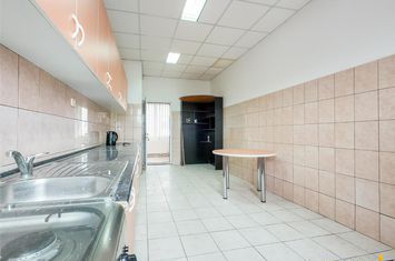 Spațiu comercial de inchiriat CENTRAL - Covasna anunturi imobiliare Covasna