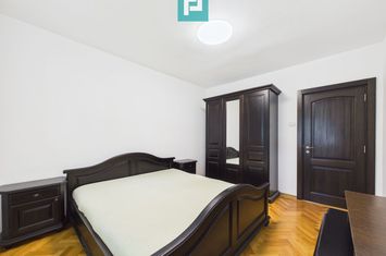 Apartament cu 3 camere decomandat, Str. Horia anunturi imobiliare Arad