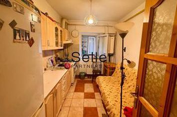 Aparament 3 camere,  decomandat, gara, etaj intermediar. anunturi imobiliare Iasi