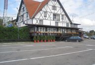 1.380.000 €, Spațiu comercial