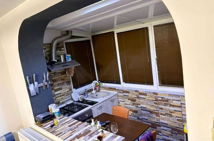 Apartament 3 camere de vanzare CALEA BUCURESTI - Dolj anunturi imobiliare Dolj