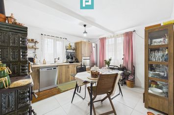 Casă renovată în localitatea Comănești, Arad anunturi imobiliare Arad