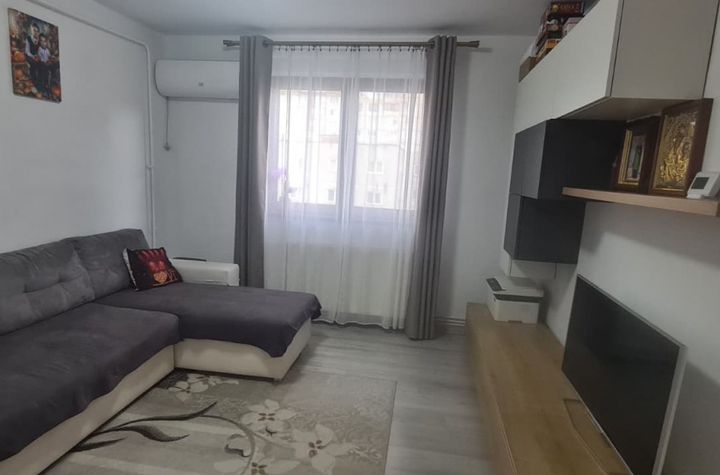 Apartament 3 camere de vanzare TRACTORU - Brasov anunturi imobiliare Brasov