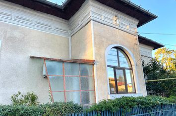 Vilă - 7 camere de vanzare DEMOCRATIEI - Prahova anunturi imobiliare Prahova