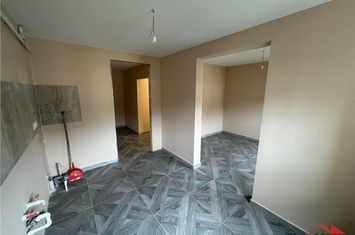 Apartament 3 camere de vanzare GARA - Vrancea anunturi imobiliare Vrancea