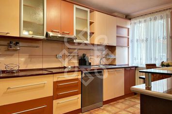 Apartament cu 2 camere de vanzare, etaj 1 in Rogerius anunturi imobiliare Bihor