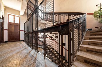 Bijuterie arhitecturală cu istorie. Confort modern, Ultracentral. anunturi imobiliare Arad