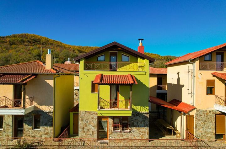 Mezonetă 95 mp în Livadero, teren 713 mp anunturi imobiliare Grecia