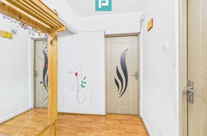 Apartament spațios cu 3 camere, decomandat anunturi imobiliare Arad
