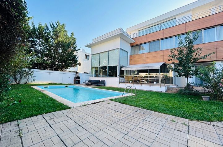 Individual villa with swimming pool located in the Iancu Nicolae area anunturi imobiliare Bucuresti