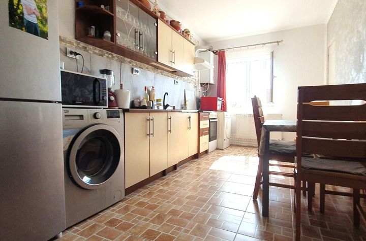 Vand  apartament cu 2 camere pe Florilor 41 in Floresti! anunturi imobiliare Cluj