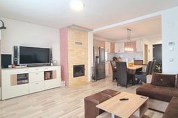 Casa 4 camere semimobilata in Cartier Izvor Tarlungeni Brasov anunturi imobiliare Brasov