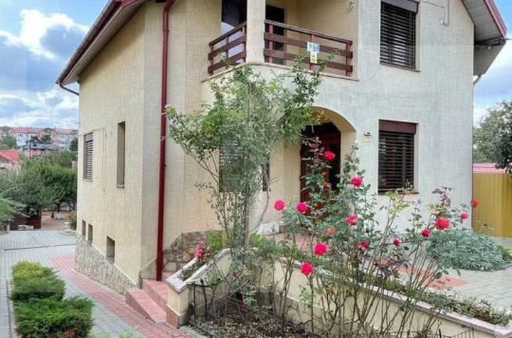 Vilă - 5 camere de vanzare BOTOSANI - Botosani anunturi imobiliare Botosani