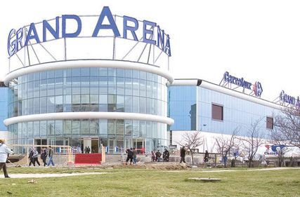 Centru auto în mall: încercarea Grand Arena de a atrage vizitatori. Din decembrie vine şi Decathlon