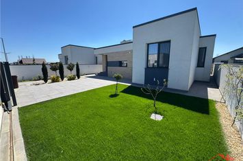 Casă - 4 camere de vanzare NORD - Vrancea anunturi imobiliare Vrancea