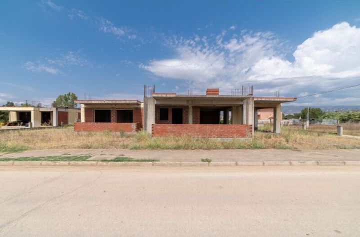 Casă nefinisată 120 mp pe teren 577 mp în Dato anunturi imobiliare Grecia