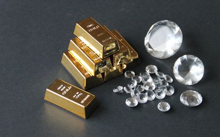 Detronarea diamantelor și puterea aurului, în 2015: estimările specialiștilor