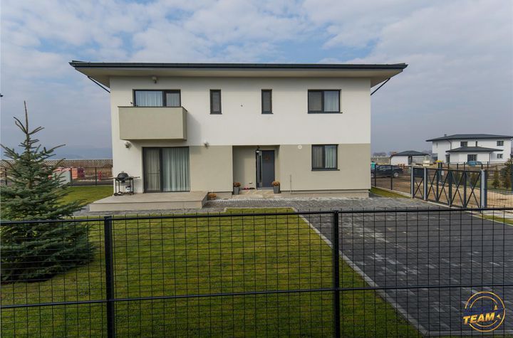 Vilă - 4 camere de vanzare EXTERIOR EST - Brasov anunturi imobiliare Brasov