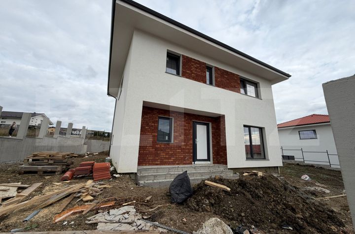 Vilă - 4 camere de vanzare CHINTENI - Cluj anunturi imobiliare Cluj
