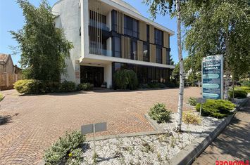 Apartament 4 camere de vanzare ULTRACENTRAL - Bacau anunturi imobiliare Bacau
