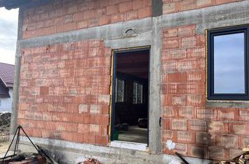 Vilă - 5 camere de vanzare MANEUTI - Suceava anunturi imobiliare Suceava