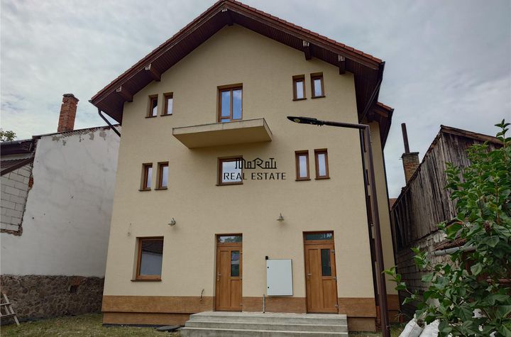 Apartament 20 camere de vanzare CENTRAL - Hunedoara anunturi imobiliare Hunedoara