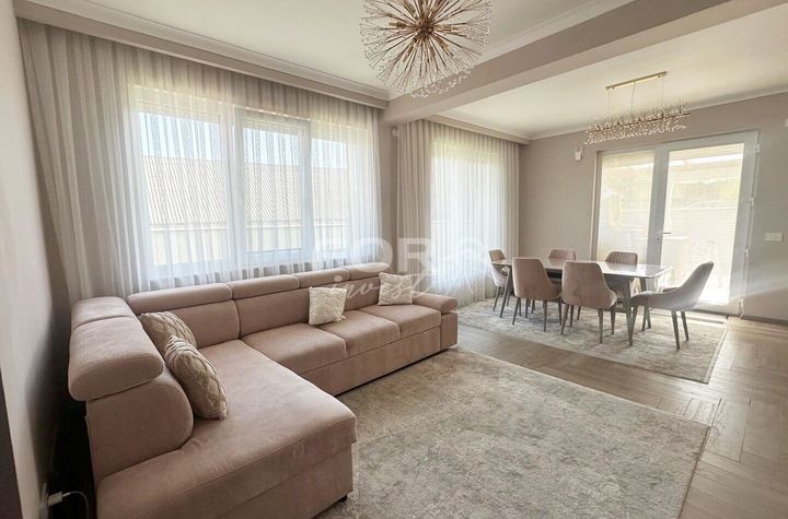 Casa moderna cu 4 camere de vanzare strada Piersicilor, zona Oncea anunturi imobiliare Bihor