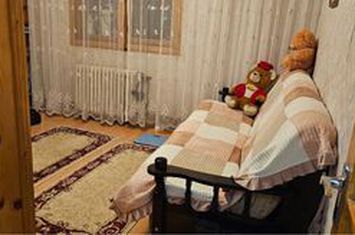 Apartament cu 2 camere decomandat Nicolina prima stație din Podul Ros, bloc din 1983 lângă bulevard, fosta Posta, sala Let's Move etaj 4 cu pod ,69000 eur anunturi imobiliare Iasi