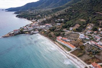 Teren construibil 6.832,38 mp în Koinira, 100 metri de plajă anunturi imobiliare Grecia