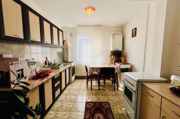 Apartament 3 camere| etaj intermediar |zona Manastur anunturi imobiliare Cluj