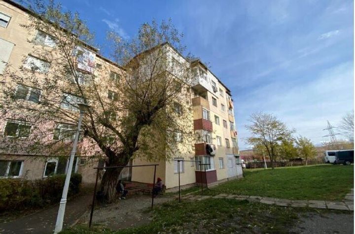 Apartament 3 camere de vanzare EST - Hunedoara anunturi imobiliare Hunedoara