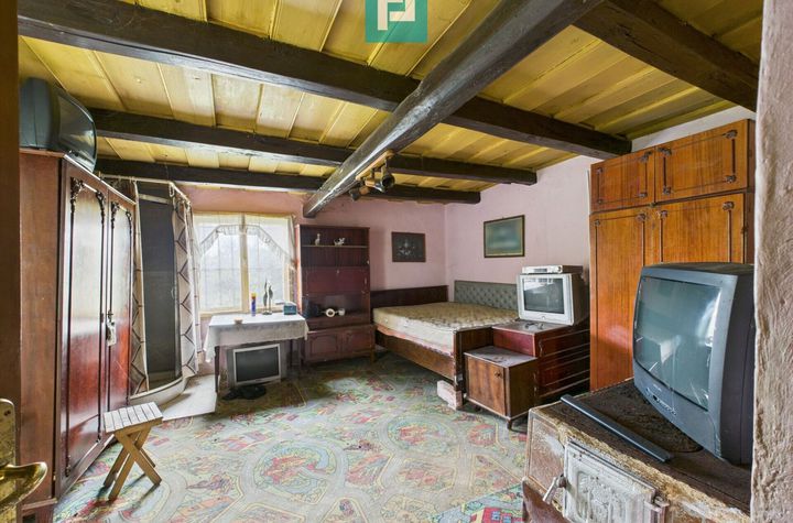 Casă tradiţională cu anexe în ODVOŞ, comuna Conop. anunturi imobiliare Arad