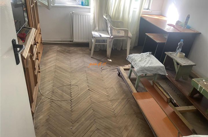 Apartament 3 camere de vanzare GARA - Vrancea anunturi imobiliare Vrancea