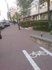 Primăria Capitalei dă aproape 900.000 de euro pentru delimitarea pistelor de biciclişti