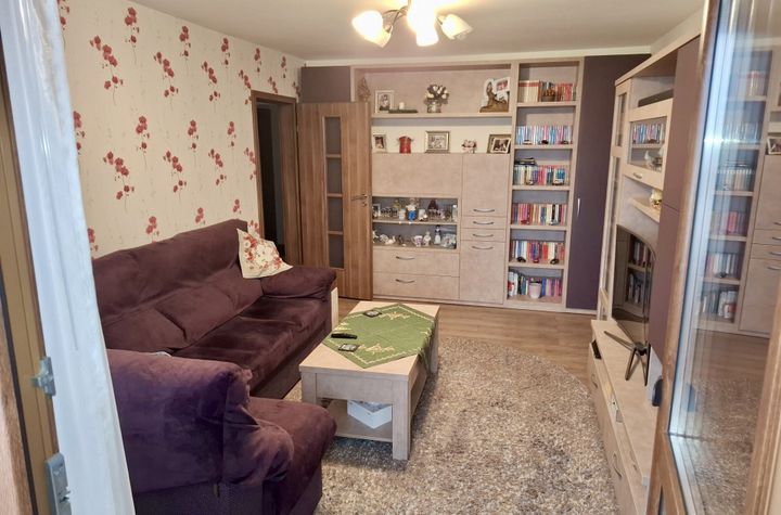 Apartament 3 camere de vanzare TRACTORU - Brasov anunturi imobiliare Brasov