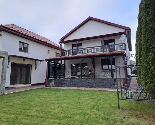 Casă 10 cam Valea Lupului, 220 mp