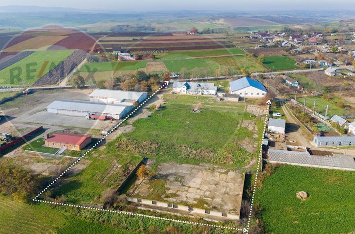 Casă / Vilă cu 20 camere si teren de vânzare In Popesti Iasi anunturi imobiliare Iasi